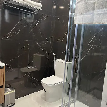 Amir בית הארחה פואנגירולה